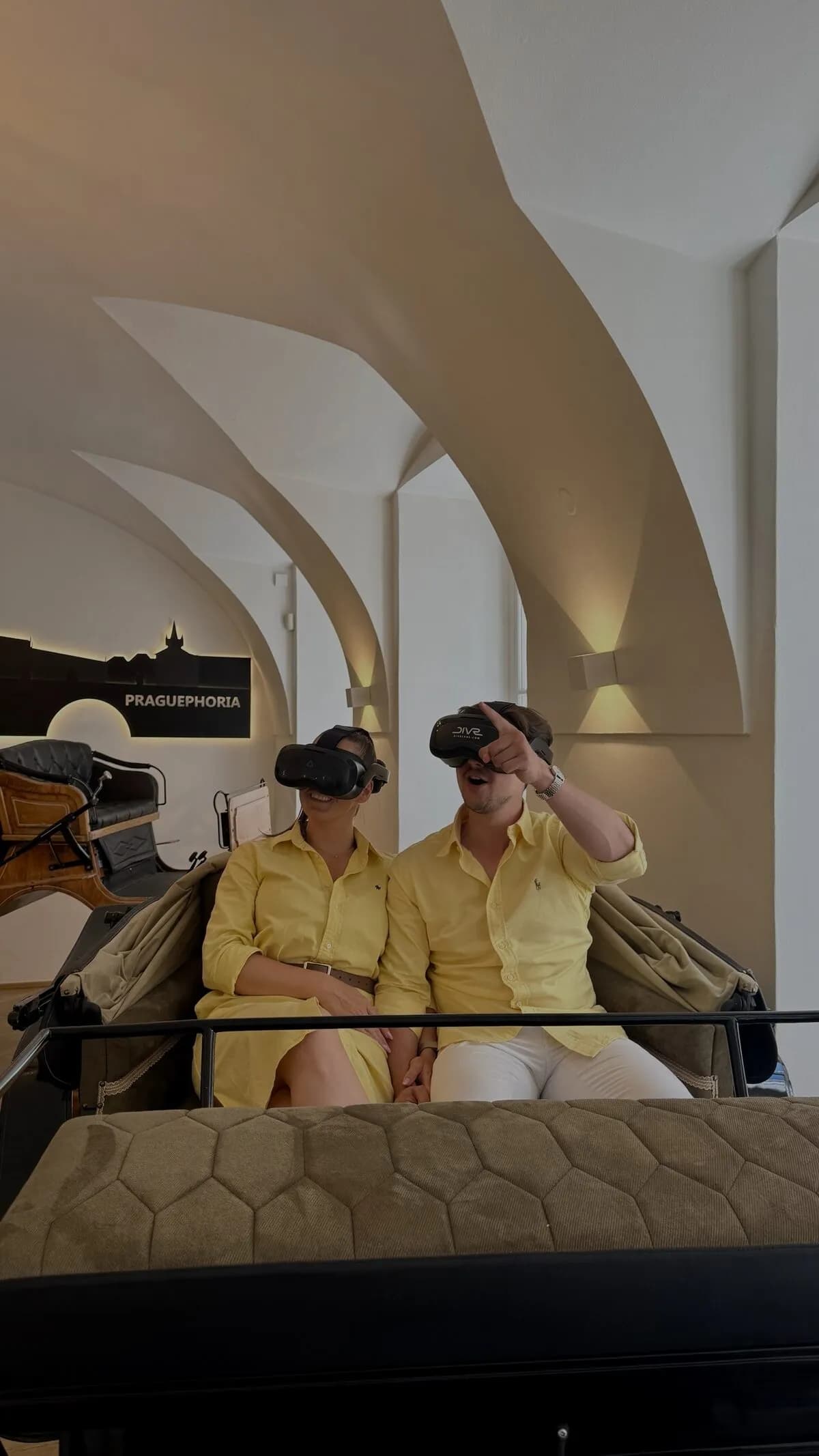 Couple wearing the glasses in the Praguephoria carriage